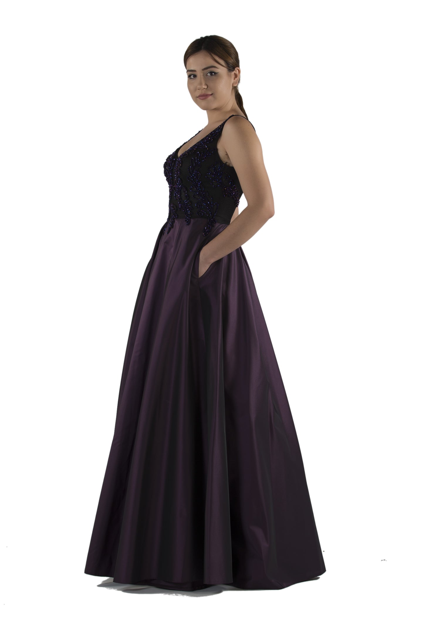 Robe de soirée perlée col V
