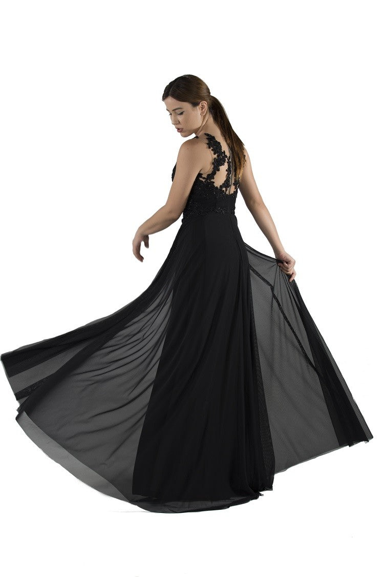 Longue robe de soirée noire en tulle